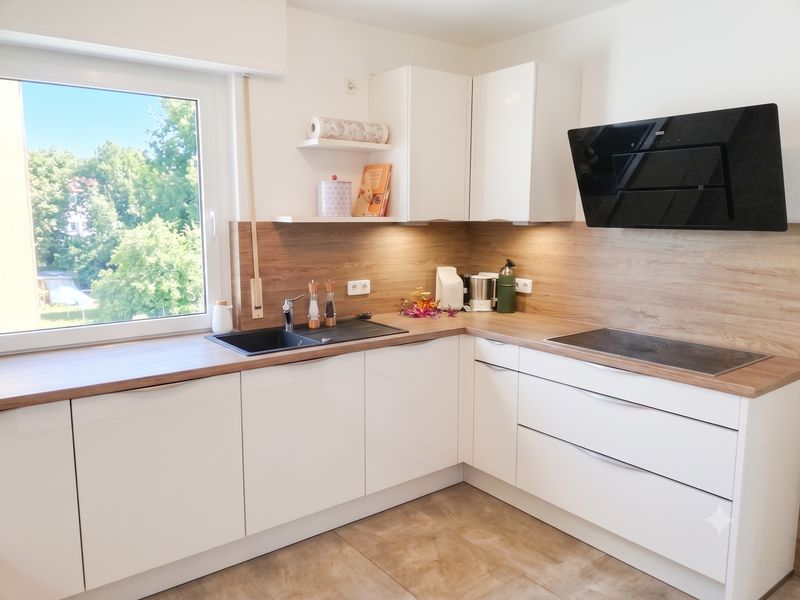 Lichtdurchflutete Elegant-Wohnung mit zwei Balkonen und Top-Ausstattung in Kornwestheim